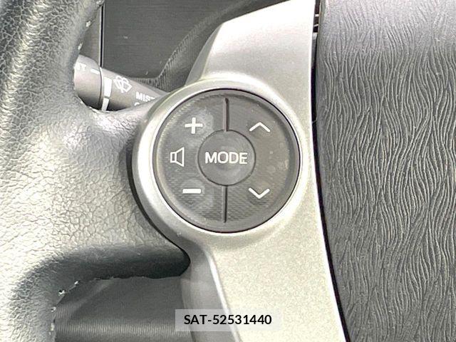 Toyota AQUA 2013-11 8870412-6