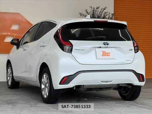 Toyota AQUA 2023-11 8870398-12