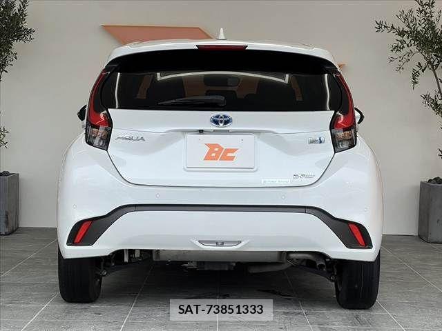 Toyota AQUA 2023-11 8870398-13