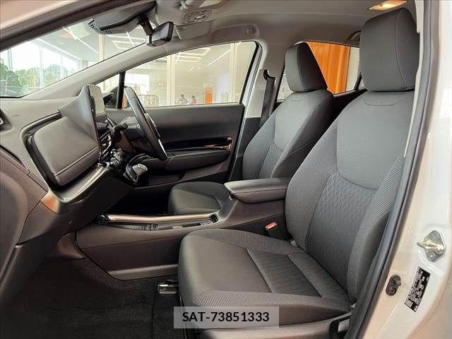 Toyota AQUA 2023-11 8870398-16