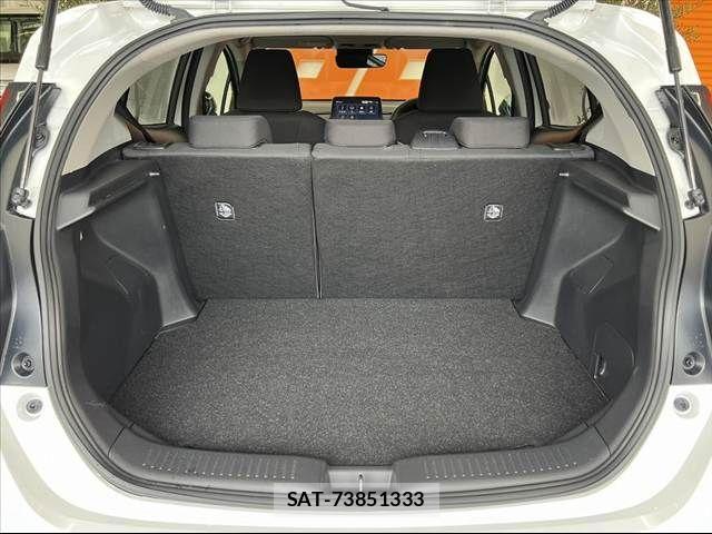 Toyota AQUA 2023-11 8870398-19