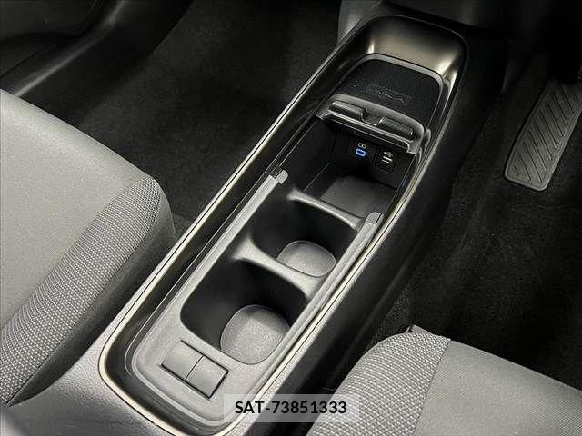 Toyota AQUA 2023-11 8870398-26