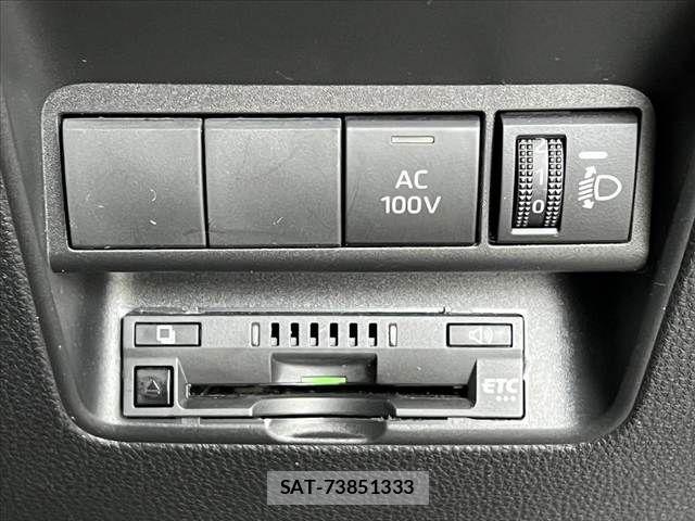 Toyota AQUA 2023-11 8870398-4