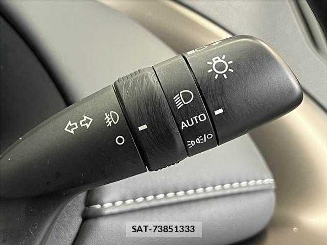 Toyota AQUA 2023-11 8870398-6