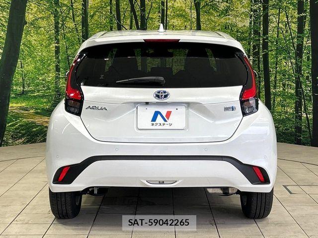 Toyota AQUA 2023-03 8878642-14