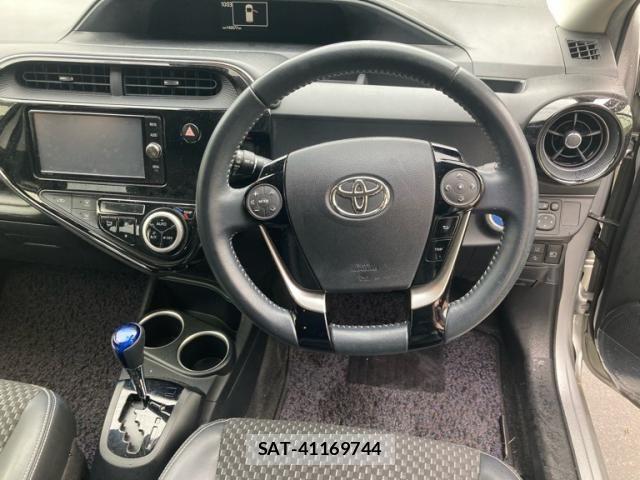 Toyota AQUA 2017-12 8878680-12