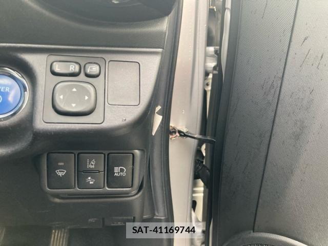 Toyota AQUA 2017-12 8878680-13