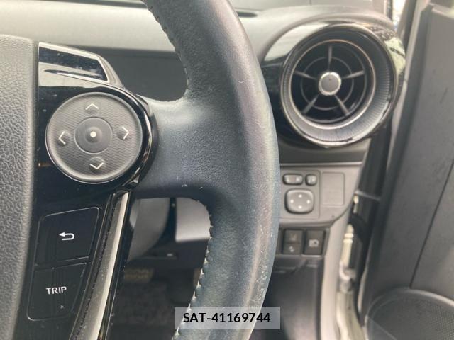 Toyota AQUA 2017-12 8878680-14