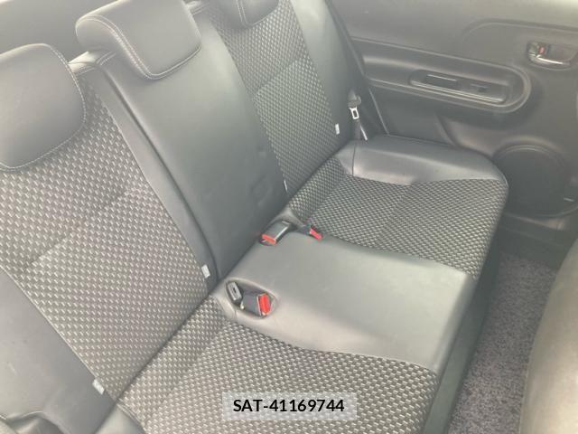 Toyota AQUA 2017-12 8878680-17