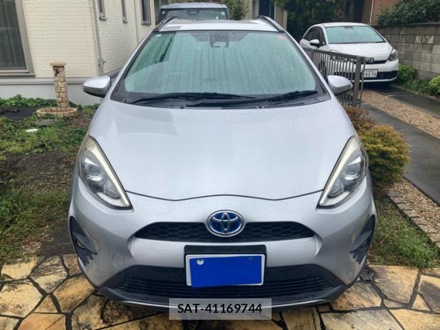 Toyota AQUA 2017-12 8878680-1