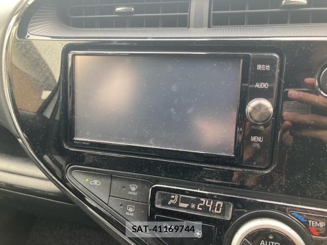 Toyota AQUA 2017-12 8878680-20