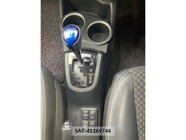 Toyota AQUA 2017-12 8878680-21
