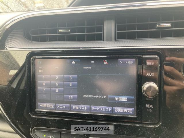 Toyota AQUA 2017-12 8878680-24