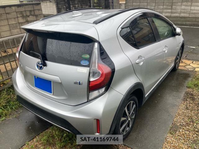 Toyota AQUA 2017-12 8878680-4
