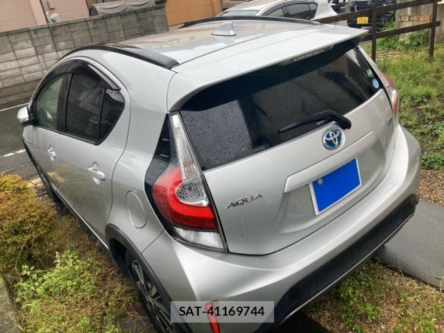 Toyota AQUA 2017-12 8878680-5