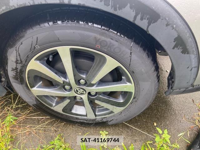 Toyota AQUA 2017-12 8878680-8