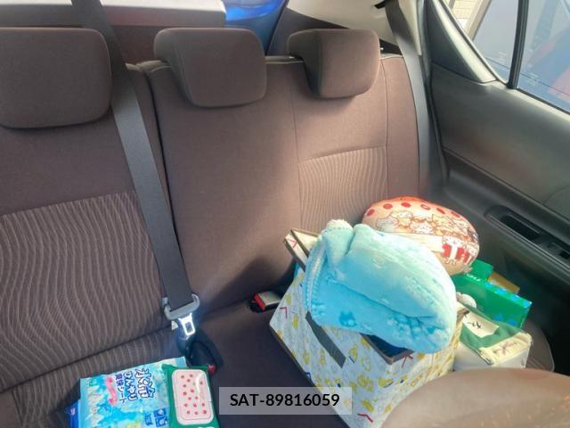 Toyota AQUA 2016-06 8878697-11