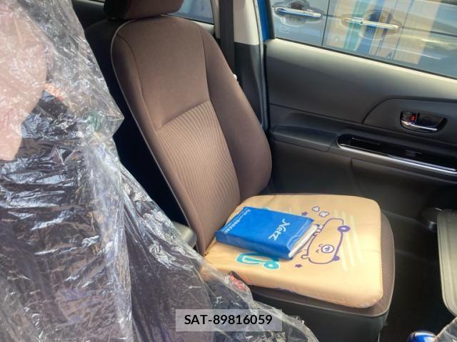 Toyota AQUA 2016-06 8878697-12
