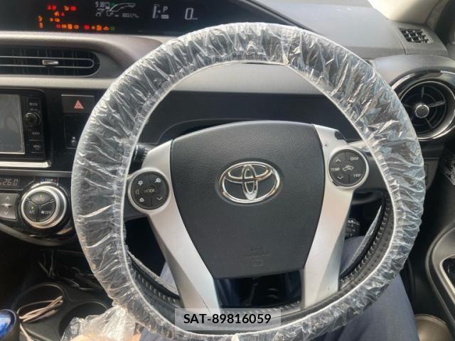 Toyota AQUA 2016-06 8878697-13
