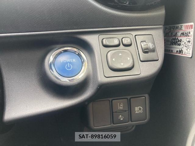 Toyota AQUA 2016-06 8878697-16