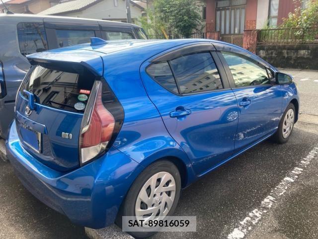 Toyota AQUA 2016-06 8878697-4