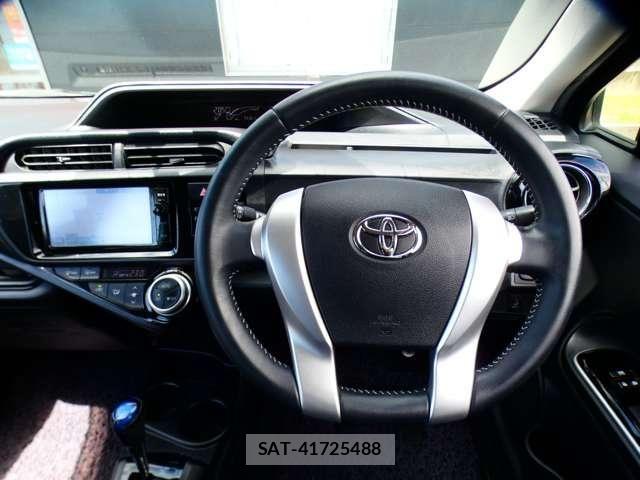 Toyota AQUA 2015-04 8878682-9