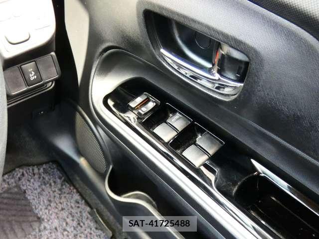 Toyota AQUA 2015-04 8878682-12