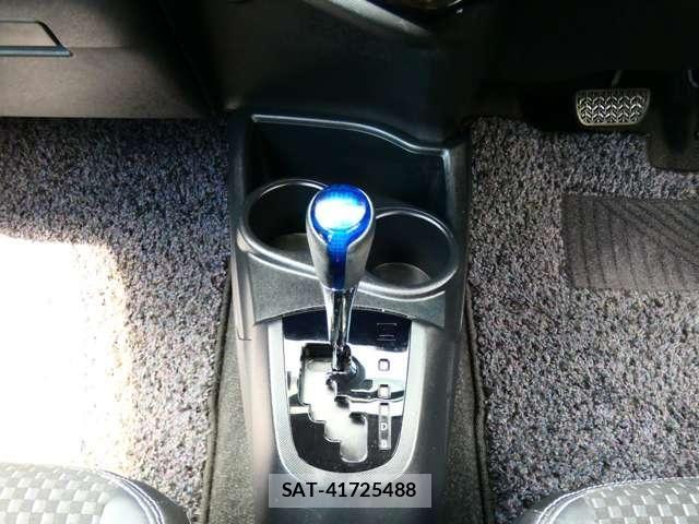 Toyota AQUA 2015-04 8878682-13
