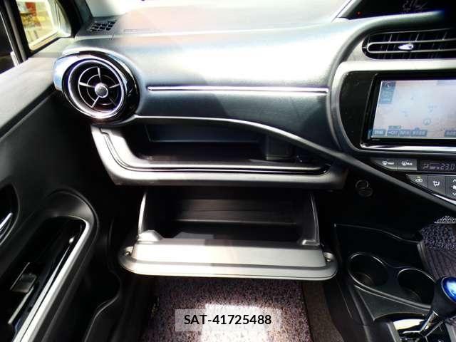 Toyota AQUA 2015-04 8878682-15