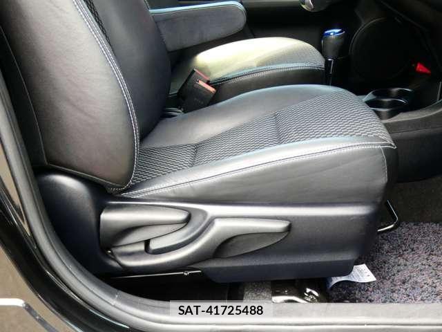 Toyota AQUA 2015-04 8878682-18