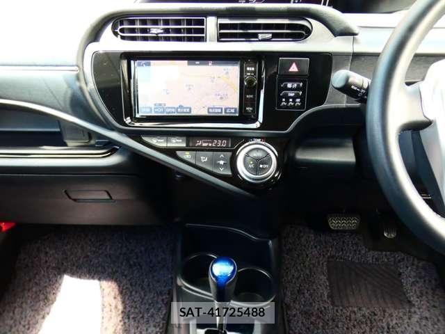 Toyota AQUA 2015-04 8878682-2