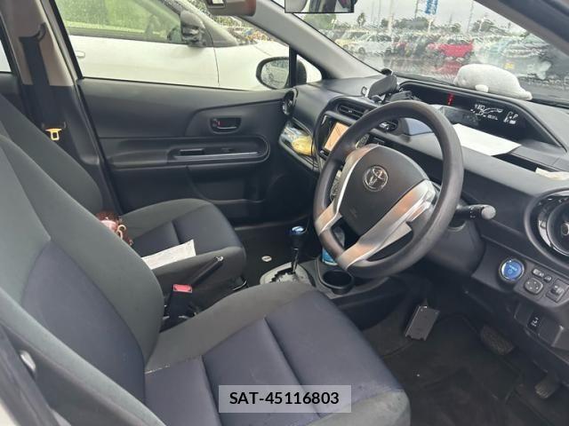 Toyota AQUA 2015-12 8878690-10