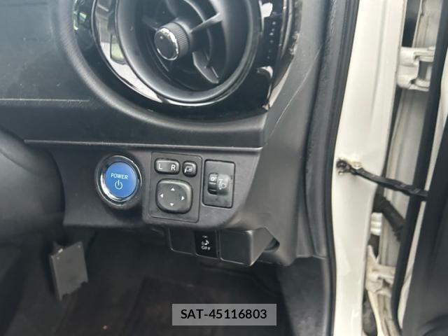 Toyota AQUA 2015-12 8878690-11