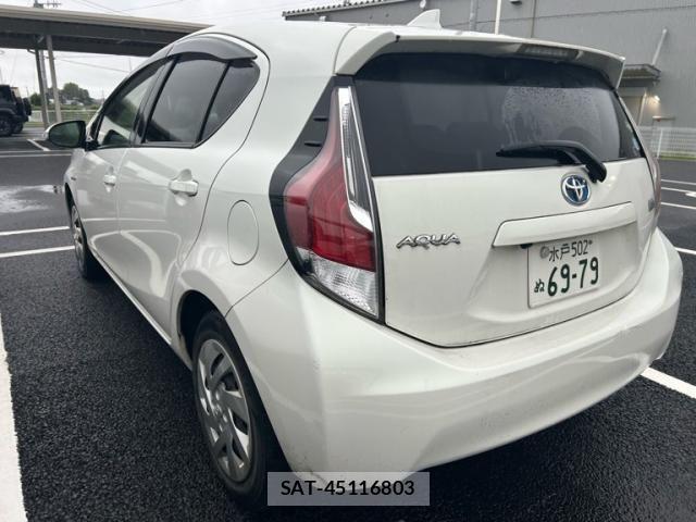 Toyota AQUA 2015-12 8878690-2