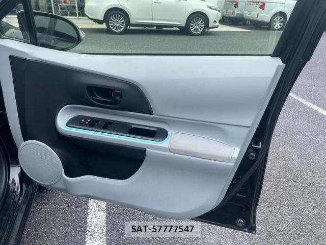 Toyota AQUA 2012-05 8878694-13