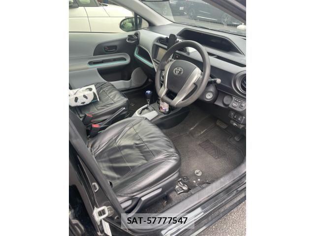 Toyota AQUA 2012-05 8878694-14