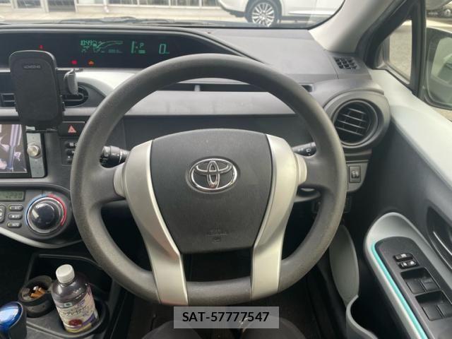 Toyota AQUA 2012-05 8878694-17