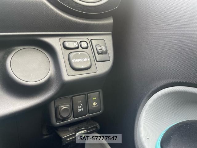Toyota AQUA 2012-05 8878694-18