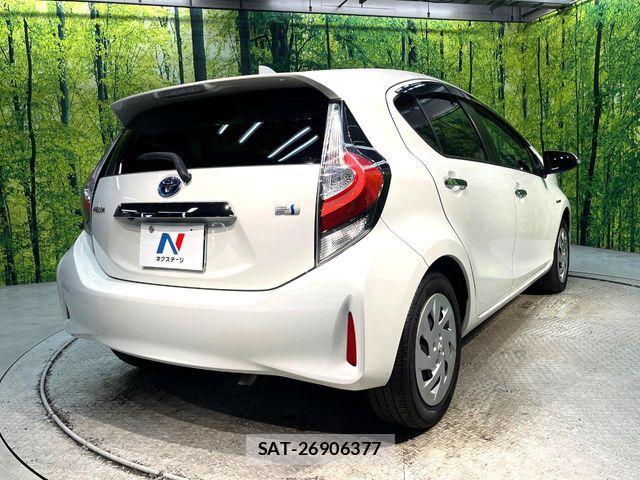 Toyota AQUA 2018-03 8878652-16