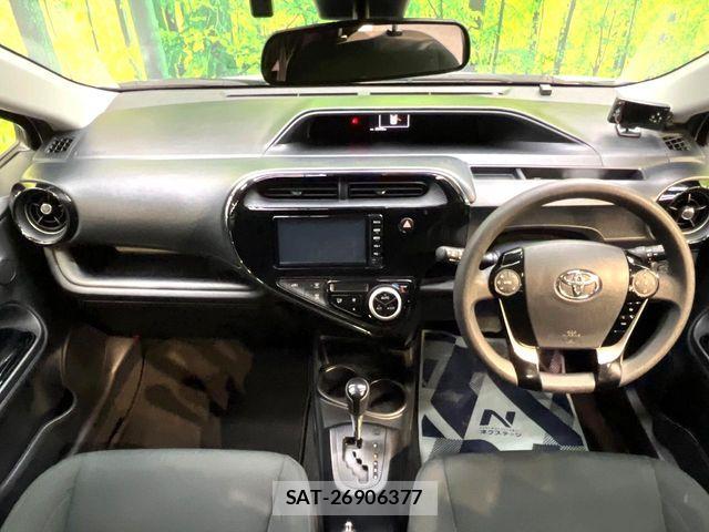 Toyota AQUA 2018-03 8878652-1