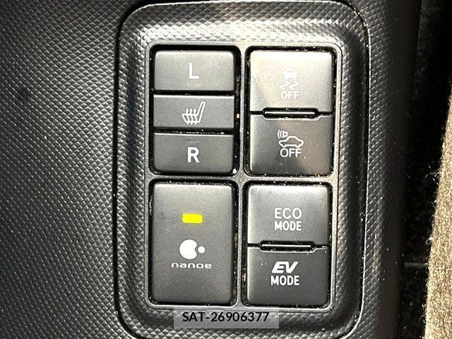 Toyota AQUA 2018-03 8878652-6