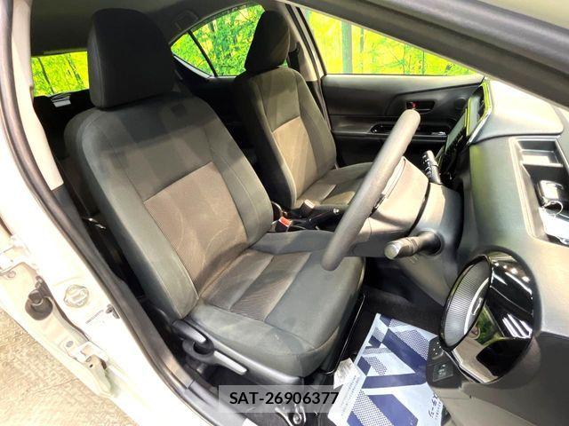 Toyota AQUA 2018-03 8878652-7
