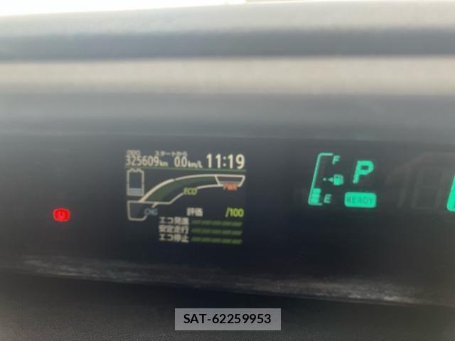 Toyota AQUA 2013-08 8878695-0