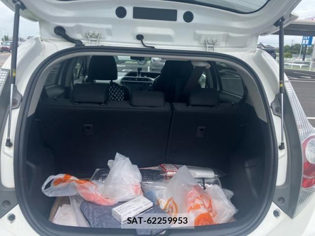 Toyota AQUA 2013-08 8878695-9