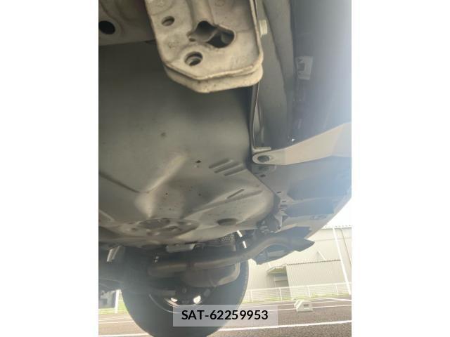 Toyota AQUA 2013-08 8878695-12
