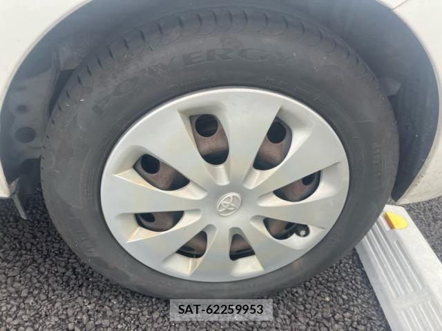 Toyota AQUA 2013-08 8878695-13