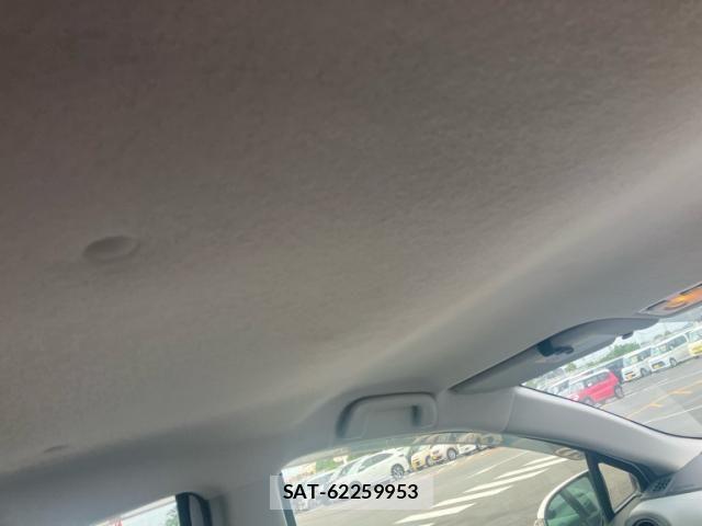 Toyota AQUA 2013-08 8878695-17