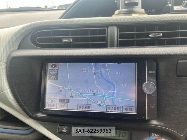 Toyota AQUA 2013-08 8878695-21