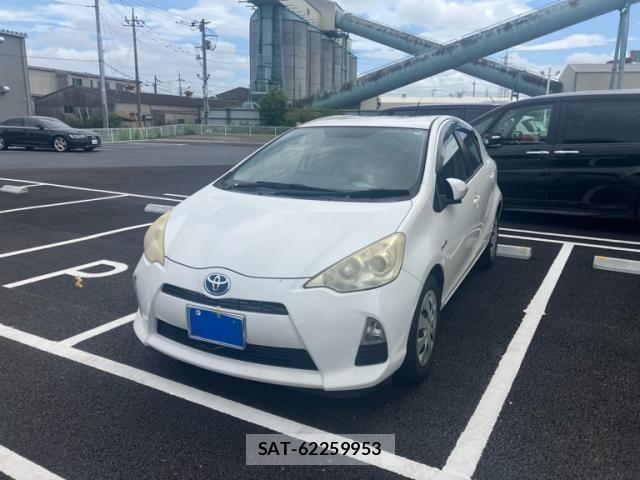 Toyota AQUA 2013-08 8878695-2