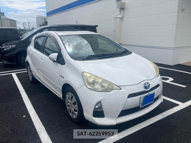 Toyota AQUA 2013-08 8878695-3